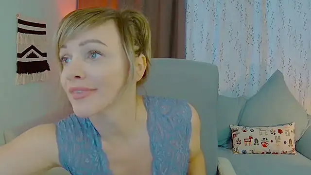 Snapshot of NandiSmile chatting on September 22, 2025, 10:21 am NandiSmile online show from September 22, 2025, 10:21 am