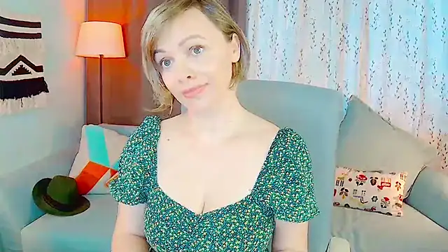 Snapshot of NandiSmile chatting on November 24, 2025, 8:14 am NandiSmile online show from November 24, 2025, 8:14 am