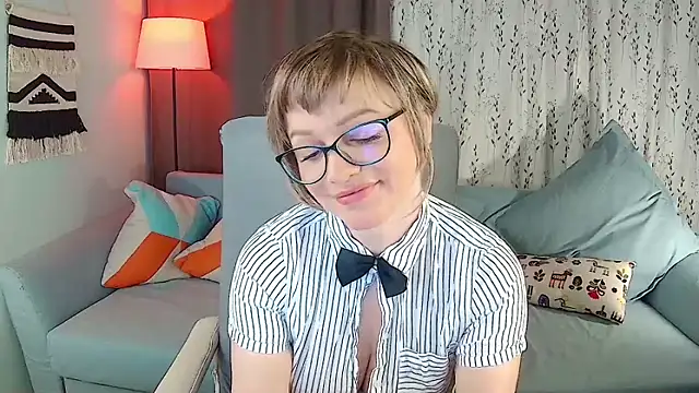 Snapshot of NandiSmile chatting on February 17, 2026, 5:27 am NandiSmile online show from February 17, 2026, 5:27 am