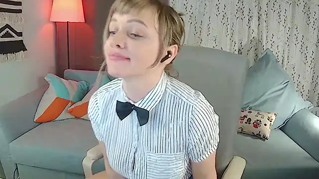 Snapshot of NandiSmile chatting on February 17, 2026, 5:32 pm NandiSmile online show from February 17, 2026, 5:32 pm