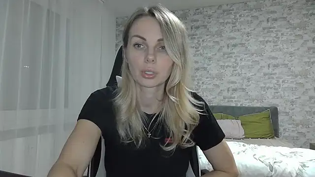 AlissonBia online show from April 3, 2026, 9:32 pm