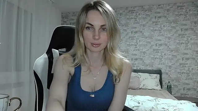 AlissonBia online show from May 16, 2026, 9:03 pm
