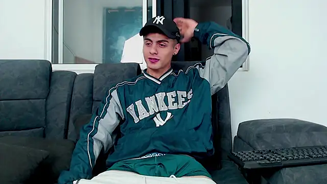 Snapshot of Stiven_CL chatting on October 20, 2025, 4:25 am Stiven CL online show from October 20, 2025, 4:25 am