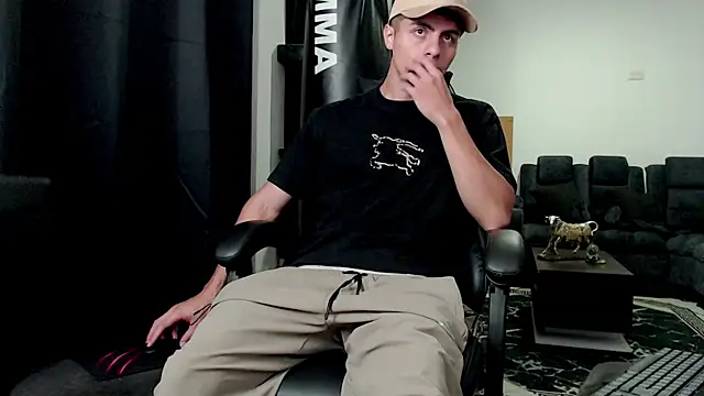 Stiven CL online show from November 24, 2025, 7:08 am