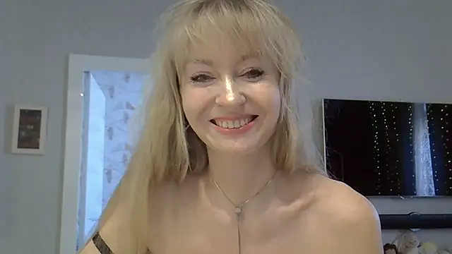 ZarinaSwift online show from February 19, 2026, 4:42 am