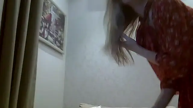 ZarinaSwift online show from October 7, 2025, 4:24 am