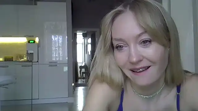 ZarinaSwift online show from January 22, 2025, 4:44 am