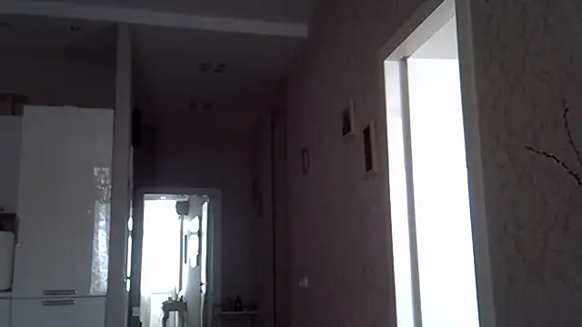 ZarinaSwift online show from May 9, 2026, 7:01 am
