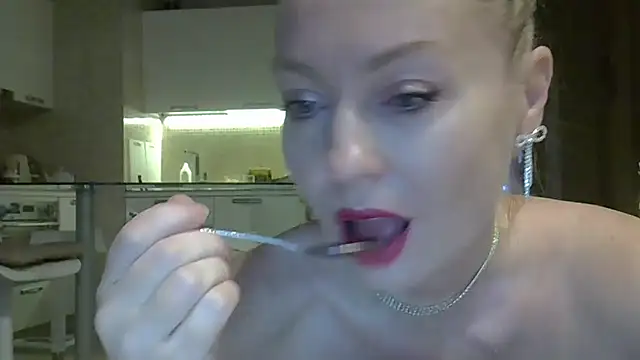 ZarinaSwift online show from December 21, 2024, 4:09 am