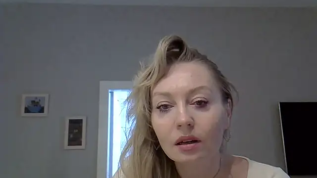 ZarinaSwift online show from May 14, 2026, 4:42 am