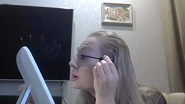 ZarinaSwift online show from October 24, 2025, 9:52 am