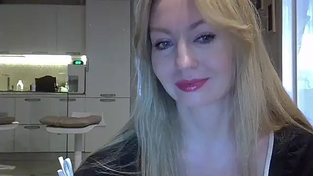 ZarinaSwift online show from February 10, 2025, 4:52 am