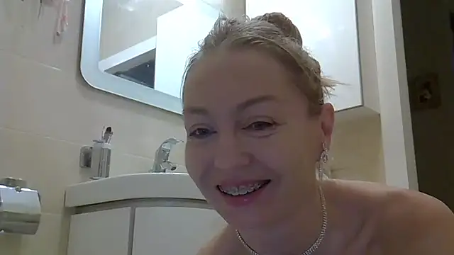 ZarinaSwift online show from December 15, 2024, 5:02 am