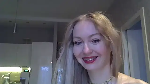 ZarinaSwift online show from December 6, 2024, 4:41 am