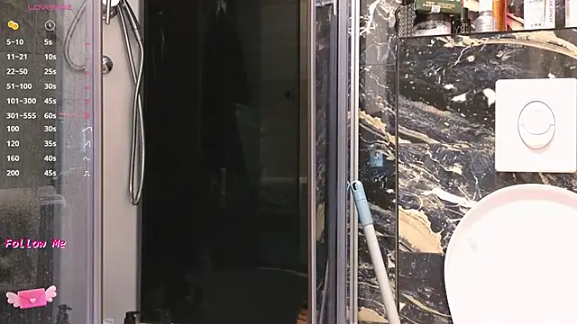 LaraSkinny online show from March 27, 2026, 9:54 am