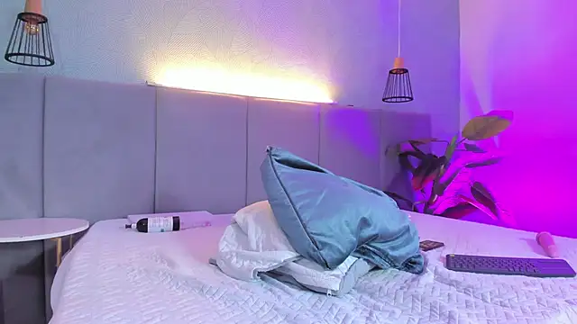 Snapshot of LiaVelez chatting on February 25, 2025, 7:06 pm LiaVelez online show from February 25, 2025, 7:06 pm