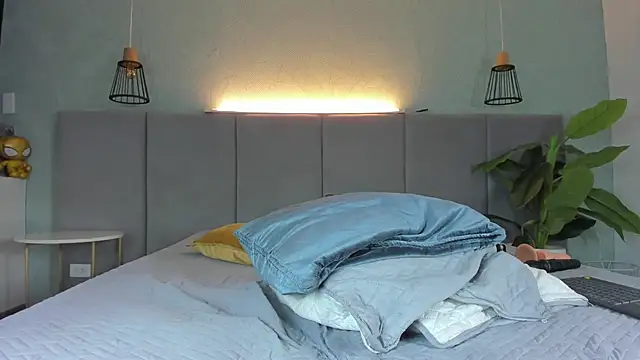 Snapshot of LiaVelez chatting on March 15, 2025, 7:05 pm LiaVelez online show from March 15, 2025, 7:05 pm