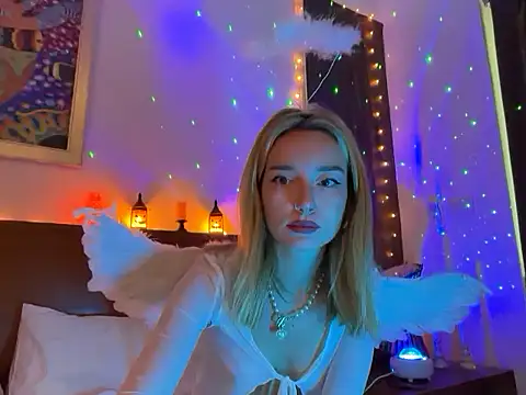 Snapshot of SirenaBelle chatting on October 25, 2025, 12:10 am SirenaBelle online show from October 25, 2025, 12:10 am