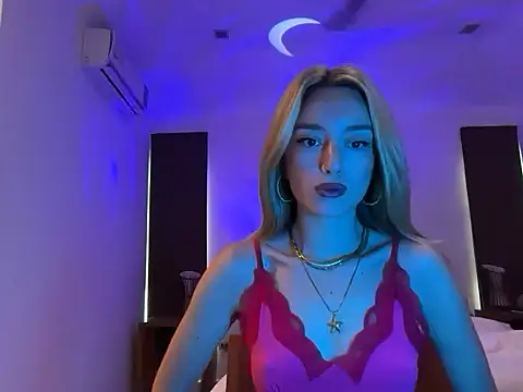 Snapshot of SirenaBelle chatting on October 11, 2025, 12:55 am SirenaBelle online show from October 11, 2025, 12:55 am