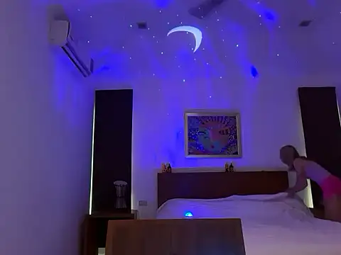 Snapshot of SirenaBelle chatting on October 9, 2025, 12:22 am SirenaBelle online show from October 9, 2025, 12:22 am