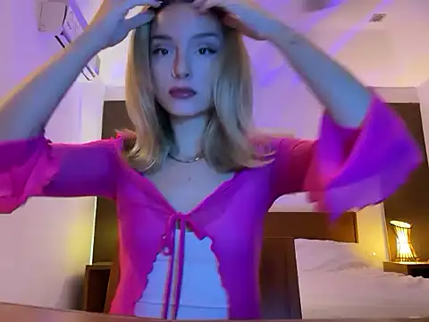 Snapshot of SirenaBelle chatting on September 26, 2025, 11:55 pm SirenaBelle online show from September 26, 2025, 11:55 pm