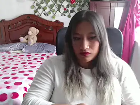 EmilyLove1014 online show from January 11, 2025, 7:16 pm