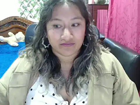 EmilyLove1014 online show from February 21, 2025, 2:28 am