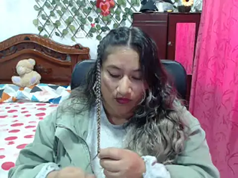 EmilyLove1014 online show from December 23, 2024, 9:51 pm