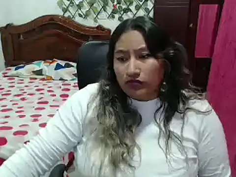 EmilyLove1014 online show from December 24, 2024, 11:55 pm