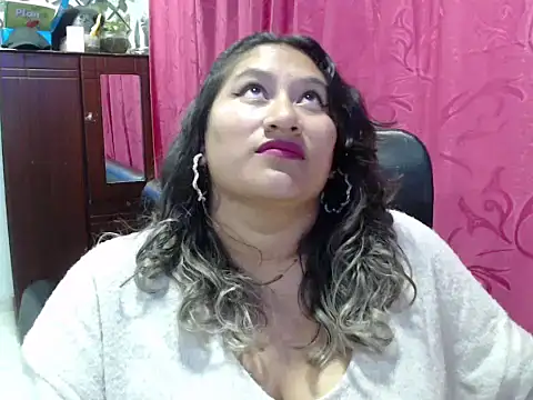 EmilyLove1014 online show from February 19, 2025, 2:23 am