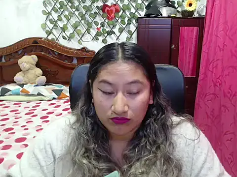 EmilyLove1014 online show from December 22, 2024, 10:25 pm