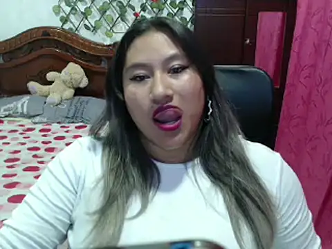 EmilyLove1014 online show from January 12, 2025, 1:21 am