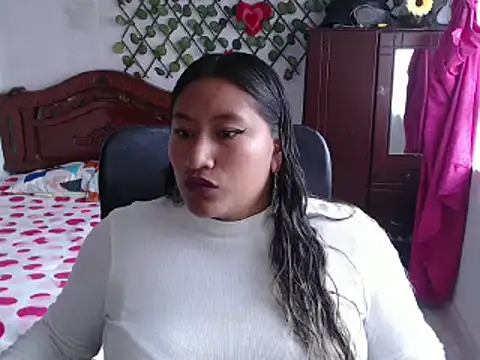 EmilyLove1014 online show from December 24, 2024, 8:49 pm