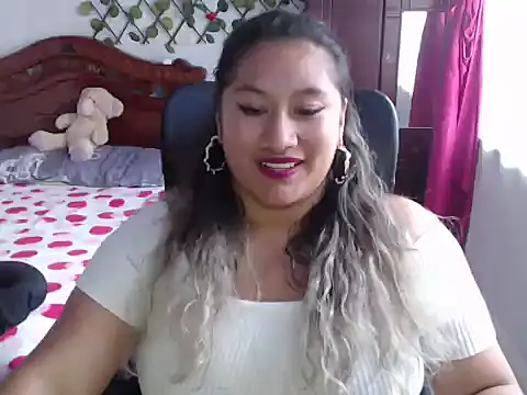 EmilyLove1014 online show from January 4, 2025, 9:52 pm