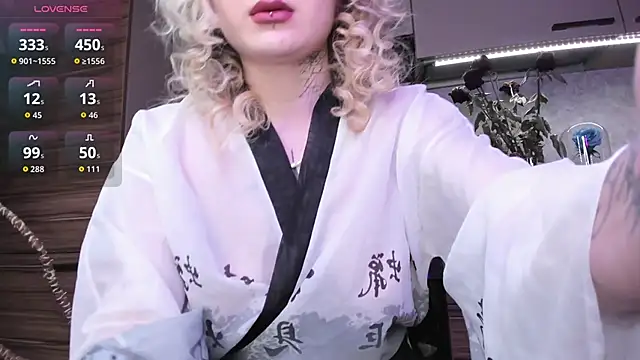 little grinch666 online show from April 18, 2026, 6:43 pm