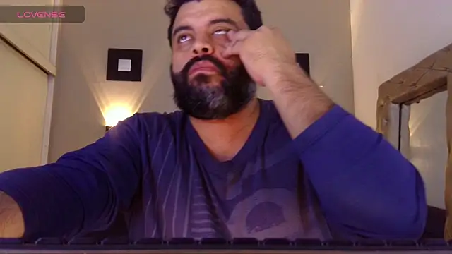 Santi Ruiz2 online show from March 18, 2025, 1:02 am