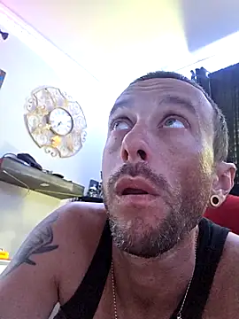 Snapshot of Twin2222 chatting on September 27, 2025, 1:28 pm Twin2222 online show from September 27, 2025, 1:28 pm