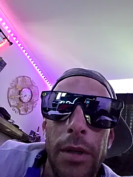 Snapshot of Twin2222 chatting on September 20, 2025, 4:23 pm Twin2222 online show from September 20, 2025, 4:23 pm