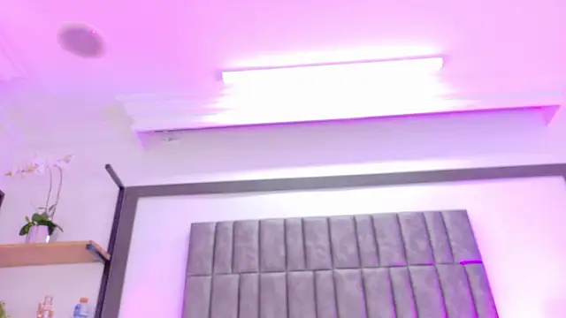 MeryStone online show from April 15, 2026, 4:07 am