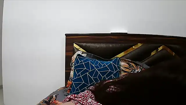 Gloie4u online show from October 7, 2025, 4:24 am