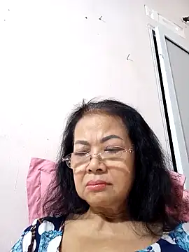 Hotestlove online show from November 12, 2025, 2:32 pm