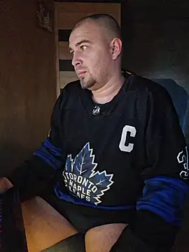 Foxyshaved online show from October 9, 2025, 4:35 am