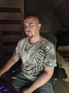 Foxyshaved online show from November 5, 2025, 4:37 am