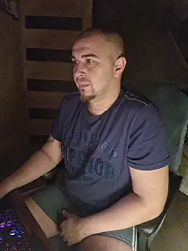 Foxyshaved online show from November 14, 2025, 3:32 am