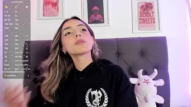 IsadoraGalle  online show from April 14, 2026, 4:12 pm