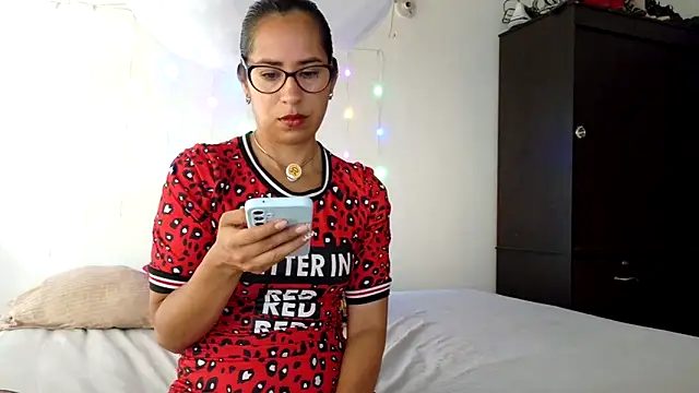 fantasty nylon online show from December 17, 2025, 2:33 pm