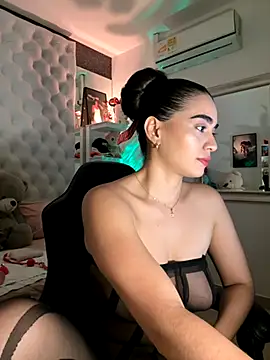 ZarahEvans online show from November 21, 2025, 7:46 pm