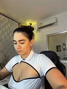 ZarahEvans online show from May 14, 2026, 8:50 pm