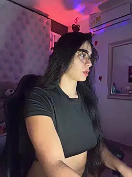 Snapshot of ZarahEvans chatting on February 18, 2026, 8:49 pm ZarahEvans online show from February 18, 2026, 8:49 pm