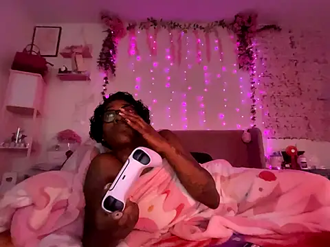 Snapshot of VixenCapri chatting on October 29, 2025, 1:54 pm VixenCapri online show from October 29, 2025, 1:54 pm